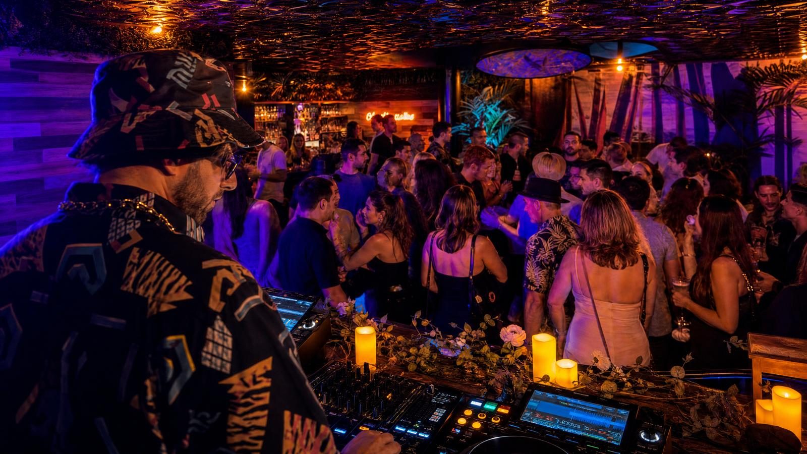 Surf Bar Waikiki TikTok clip